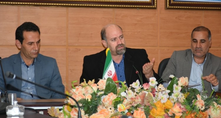 تقویت مشارکت مردم در انتخابات/ مردم در انتخاب خود شاخص لازم را مورد توجه قرار دهند