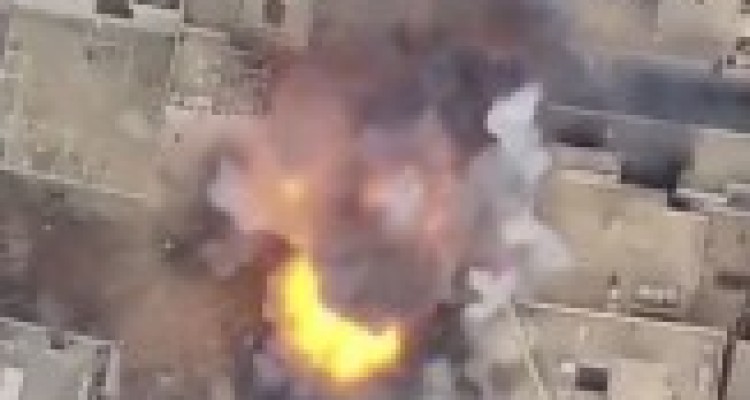 سرباز قهرمان سد راه خودروی انتحاری داعش شد+فیلم 