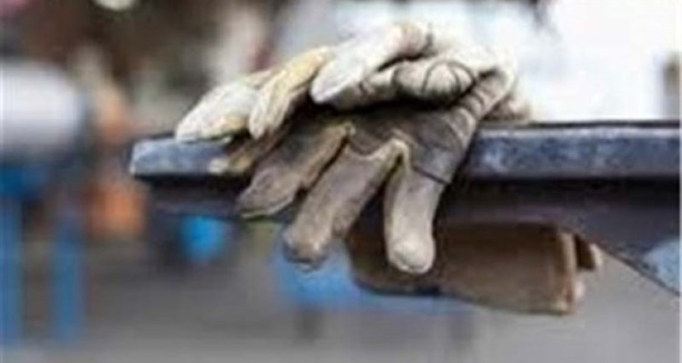 معیشت کارگران با حقوق 930 هزار تومانی هیچ تغییری نمی‌کند/ وزیر کار در عمل نشان دهد که قصد خدمت به قشر کارگر را دارد