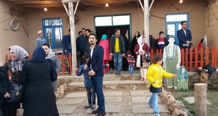 استقبال گردشگران از "خانه سنتی" ورودی اسلام آبادغرب/ ورود 15 هزار گردشگر به شهرستان