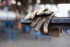 خسارت برجام برای صنعت کشور کمتر از یک جنگ نبوده است/ دولت برای جوانان اروپایی اشتغال زایی کرده است/ مگر می شود این حجم از تعطیلی تولید تعمدی نباشد؟