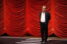 کنایه‌های مهران مدیری به وعده‌های انتخاباتی مسئولین + فیلم 