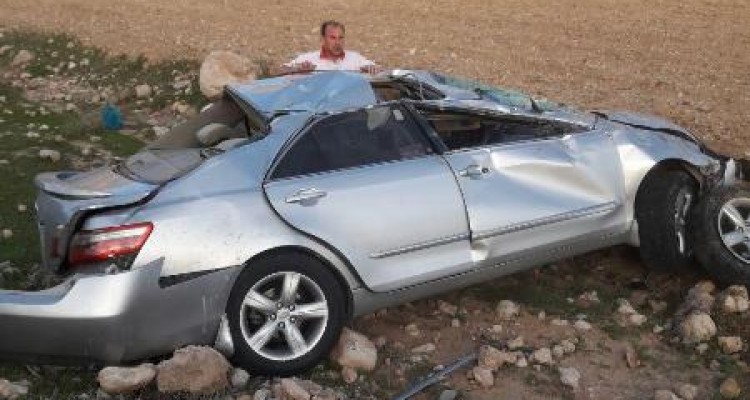 واژگونی سواری تویوتا در محور اسلام  آباد به کرمانشاه 2مصدوم برجای گذاشت+عکس