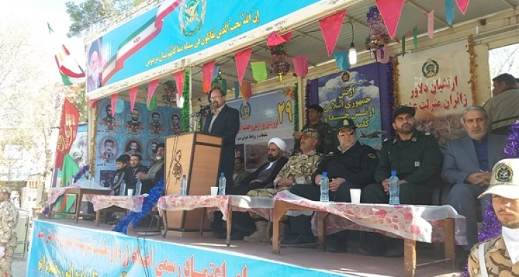 سرهنگ قائمی: ما آمده ایم تا پیمان دوباره با مردم و رهبری ببندیم/فرماندار اسلام آبادغرب: مشارکت مردم باعث شده که شاهد یک امنیت با ثبات در کشور باشیم 