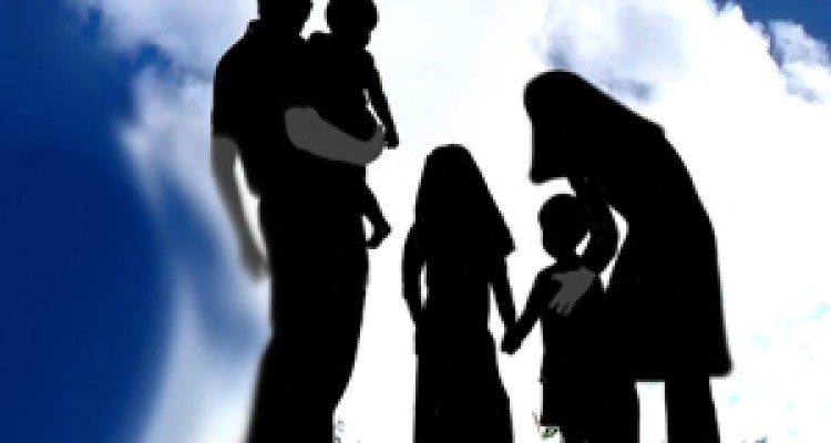 دو راهی شاغل‌بودن یا مادرشدن/ زنانی که همپای مردان می‌دوند 