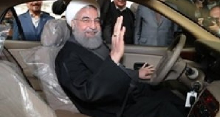 خدمت جدید روحانی به فرانسوی‌ها/ راه‌اندازی خط تولید پژو در آستانه انتخابات