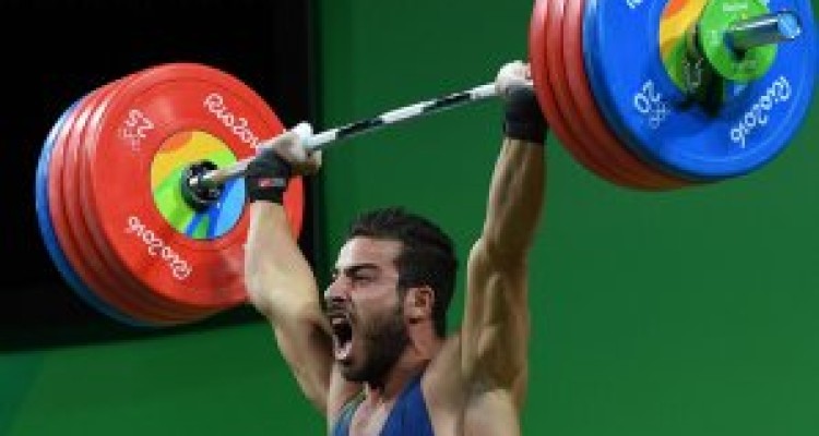 استفاده ابزاری از کیانوش رستمی در مستند تبلیغاتی روحانی/ قهرمان المپیک به مسئولین دولتی کرمانشاه اجازه استقبال نداده بود + عکس