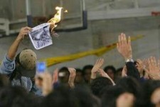 "توهین های خوب!" اصلاح طلبها به منتخب مردم/ از فحش حرامزاده صانعی تا آتش زدن عکس احمدی نژاد در دانشگاه +عکس