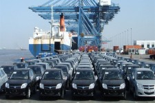 افزایش 49درصدی آمار واردات خودرو / کاهش صادرات غیر نفتی کشور/ یک کارشناس: دولت از واردات کالاهای لوکس و غیر ضروری جلوگیری کند