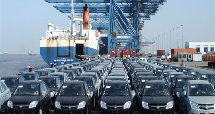 افزایش 49درصدی آمار واردات خودرو / کاهش صادرات غیر نفتی کشور/ یک کارشناس: دولت از واردات کالاهای لوکس و غیر ضروری جلوگیری کند