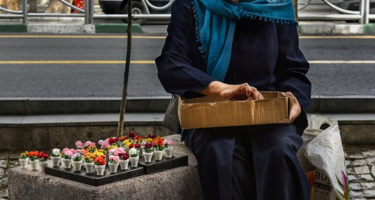 روند صعودی بیکاری در جامعه زنان/ دستمزد حداقلی عاملی مؤثر در کاهش مشارکت اقتصادی زنان 