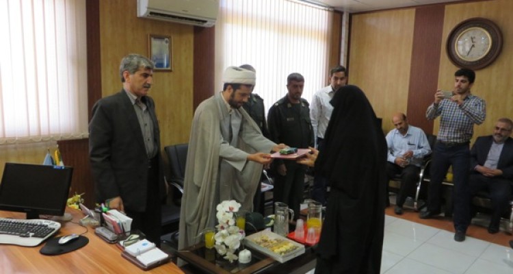 تجلیل از بانوان محجبه در ادارات اسلام آبادغرب+تصاویر