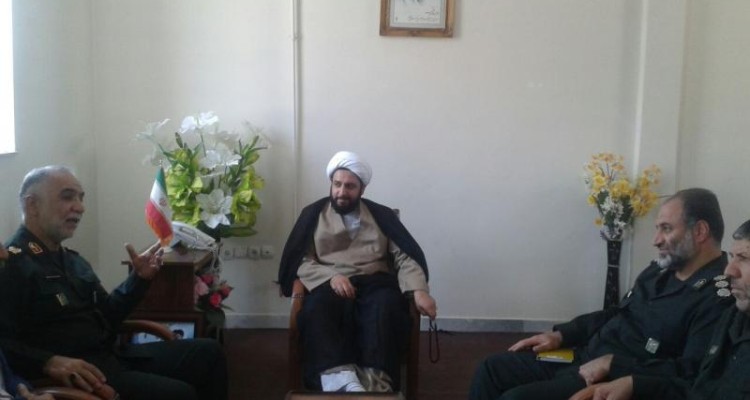 دیدار فرمانده سپاه حضرت نبی اکرم(ص) و جمعی از مسئولین شهرستان با امام جمعه اسلام آبادغرب