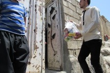 توزیع سبدکالا در بین خانواده های مستضعف اسلام آبادغرب+تصاویر