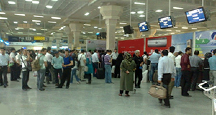 واکنش‌ها به بازرسی نامتعارف خانم‌ها در فرودگاه امام (ره) + صوت 