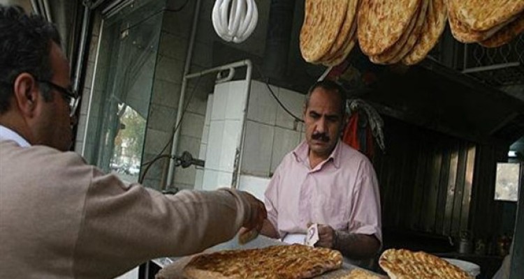 قیمت نان در آزادراه بی ثباتی/ تفاوت 2500 تومانی در یک قرص نان