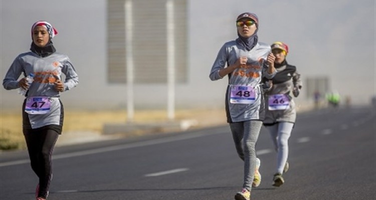 درخشش تیم ورزشکاران کرمانشاه در مسابقات لیگ دوگانه بانوان کشور