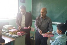 توزیع لوازم التحریر در مناطق محروم و روستایی حمیل