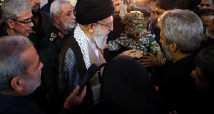 دیدار رهبر انقلاب با خانواده شهید حججی در مراسم تشییع + فیلم 