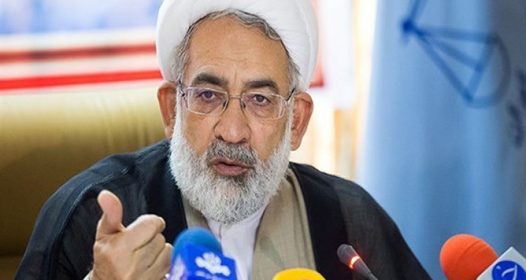 رصد فضای مجازی به اعتبار دفاع از حقوق عامه، باید انجام شود/ فضای مجازی نیاز به درمان اورژانسی دارد