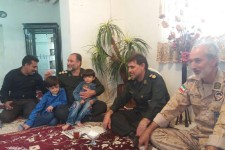 دیدار با خانواده مدافعان حرم در اسلام آبادغرب+تصاویر