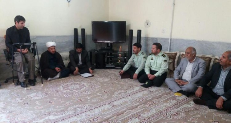دیدار مسئولین با خانواده معظم شهداء و جانباز 70 درصد در اسلام آبادغرب+تصاویر