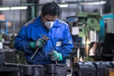 صنایع بزرگی که فقط زحمت بستن چند پیچ را می‌کشند! / روش مونتاژکاران ثروتمند برای دورزدن تولید ملی 