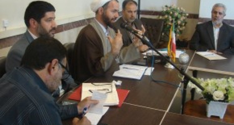 با عشق و علاقه در خدمت ایثارگران باشیم