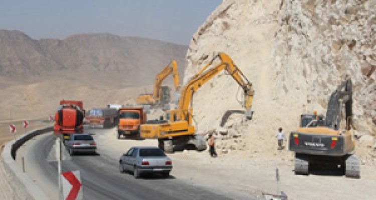 ریزش کوه بر اثر زلزله در گردنه پاطاق سرپل ذهاب + فیلم 