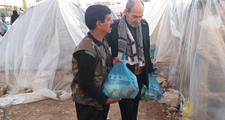 تصاویری از خدمت رسانی داوطلبین مردمی به زلزله زدگان سرپل ذهاب و روستاهای ازگله