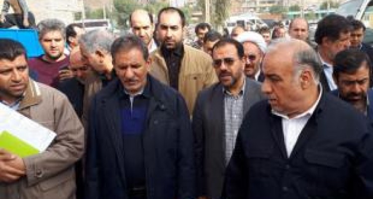 عذرخواهی جهانگیری برای حضور با کفش در چادر زلزله‌زدگان