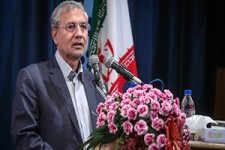 اتفاق غیرمنتظره هنگام سخنرانی وزیر کار!/ خاطره علی ربیعی از میخ گذاشتن روی ریل راه آهن + فیلم 