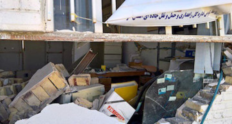 خسارات و اقدامات بخش حمل‌ونقل وزارت راه و شهرسازی در زلزله کرمانشاه/ ريزش ترانشه‌ عمده مشكلات ناشی از زلزله در سطح شبکه راه‌ها 