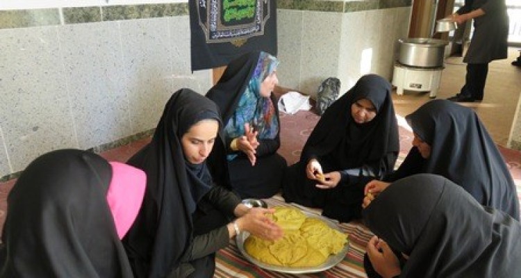 نقش مهم زنان بسیجی اسلام آبادغرب از پشتیبانی جبهه های دفاع مقدس تا خدمت رسانی به زلزله زدگان+تصاویر