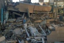 مردم زیر آوار؛ اصلاح طلبها در حال آسیب شناسی خودشان/ میتینگ سیاسی از نان زلزله زدگان واجب تر!