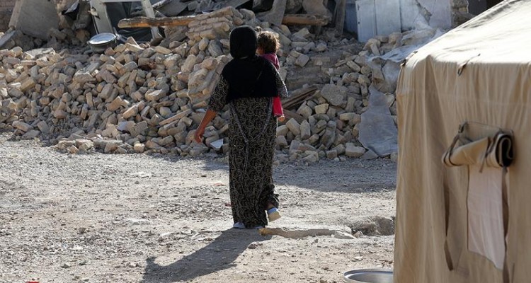 زلزله تلخ کرمانشاه یک ماهه شد/ از سنگ تمام مردم تا وعده‌های مسئولان 