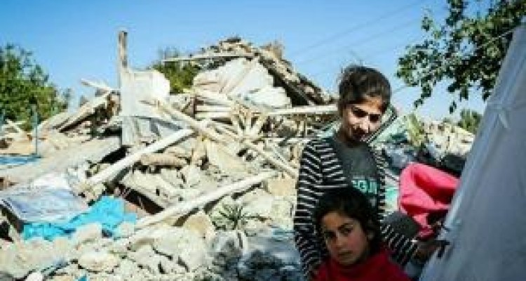 استقرار نیروهای بهداشتی استان کرمانشاه در مناطق زلزله زده