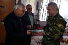 دیدار فرمانده تیپ۱۸۱ ارتش با خانواده مدافع حرم اسلام آبادغرب+تصاویر