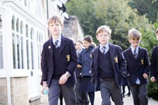 ماجرای اجبار دانش آموزان به بستن کراوات در مدرسه چه بود؟ + صوت 