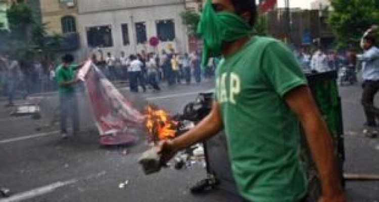 رمز گشایی از فتنه88/ مدیریت اقناعی رهبر ناجی کشور است