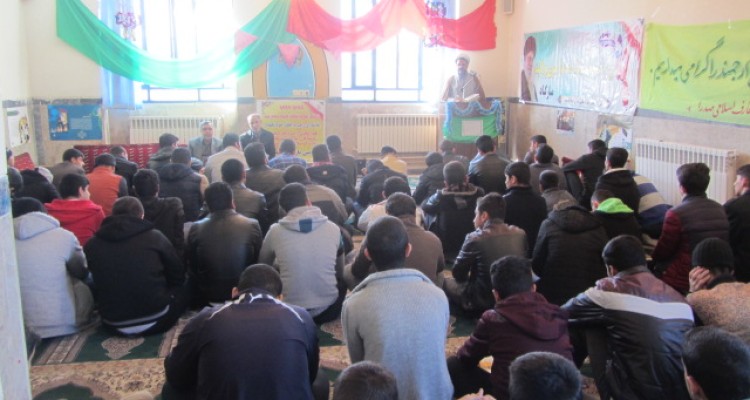 برگزاری مراسم 9دي در دبیرستان علوم معارف اسلامی اسلام آبادغرب+عکس