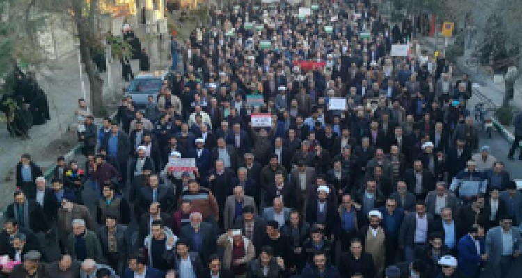 پاسخ قاطع و پرشور مردم کاشان به آشوبگران +فیلم 