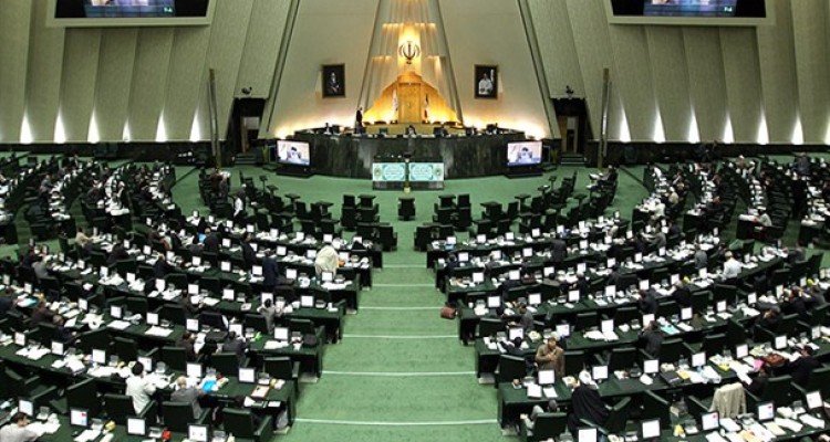 دشمنان با ایجاد اختلاف از مطالبات به حق مردم سوء استفاده کردند/ پیگیر مشکلات مردم در مجلس هستیم