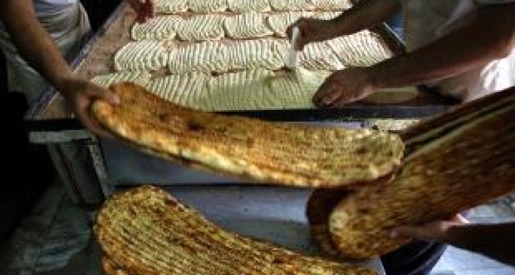 آزاد پز شدن یک شبه برخی نانوایی ها/ برنامه ریزی یا تعمد در آزار مردم؟