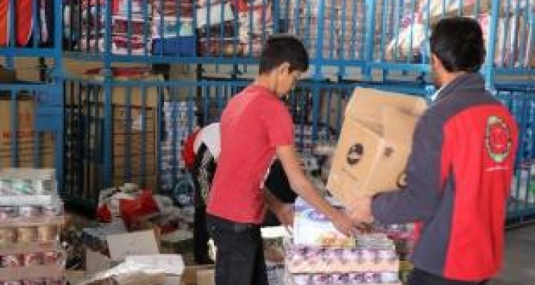 آغازمرحله دوم توزیع بسته یکماهه زلزله زدگان کرمانشاه از ۲۳ دی ماه