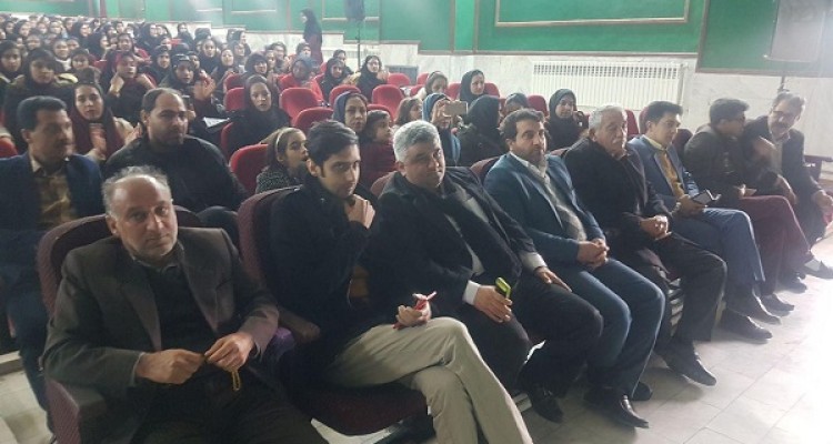 اجرای برنامه های فرهنگی وهنری  توسط هنرمندان یزدی در اسلام آبادغرب