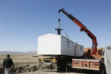 تداوم اهدای کانکس به زلزله‌زدگان اسلام آبادغرب