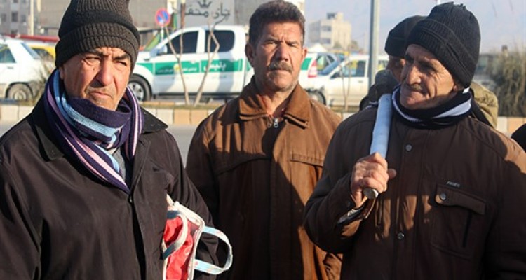 اینجا کارگران مشغول بیکاری اند /دردی که پدر را شرمنده فرزند کرده است