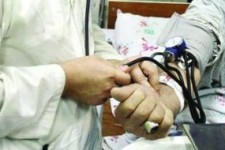 رکوردهای عجیب ویزیت گروهی بیماران توسط اطبا/ طبابت با سرعت نور