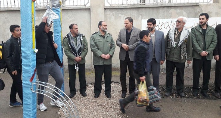 بدرقه کاروان راهیان نور دانش آموزان اسلام آباد غرب به مناطق عملیاتی جنوب کشور